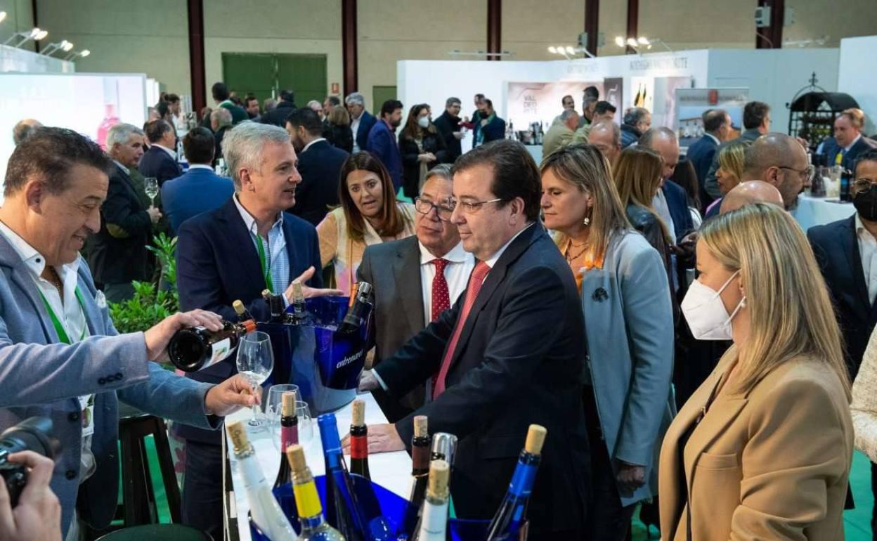 Esta mañana el presidente ha inaugurado oficialmente la feria del sector del vino y la aceituna. 