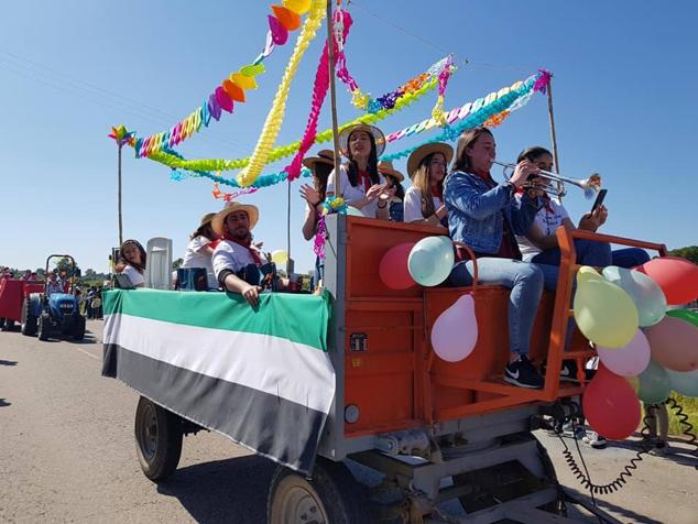 Este año la romería de San Marcos ha reunido a miles de personas en el camino a la ermita. 
