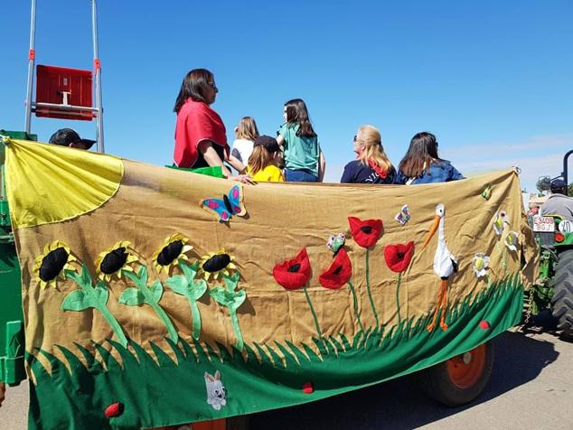 Este año la romería de San Marcos ha reunido a miles de personas en el camino a la ermita. 