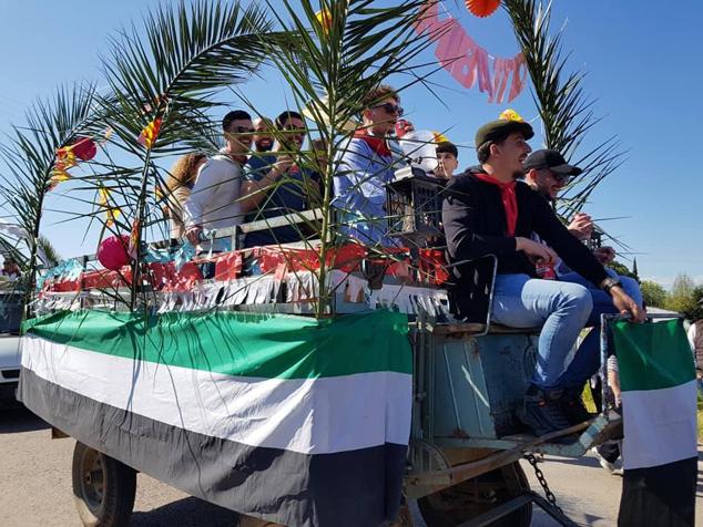 Este año la romería de San Marcos ha reunido a miles de personas en el camino a la ermita. 