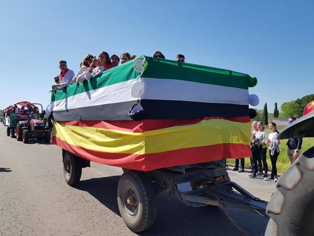 Este año la romería de San Marcos ha reunido a miles de personas en el camino a la ermita. 