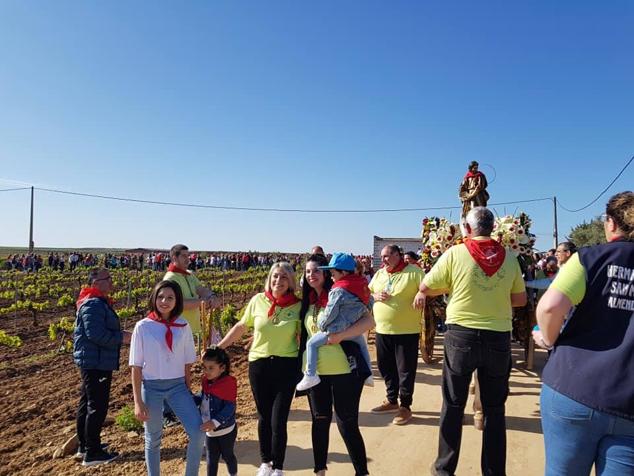 Este año la romería de San Marcos ha reunido a miles de personas en el camino a la ermita. 