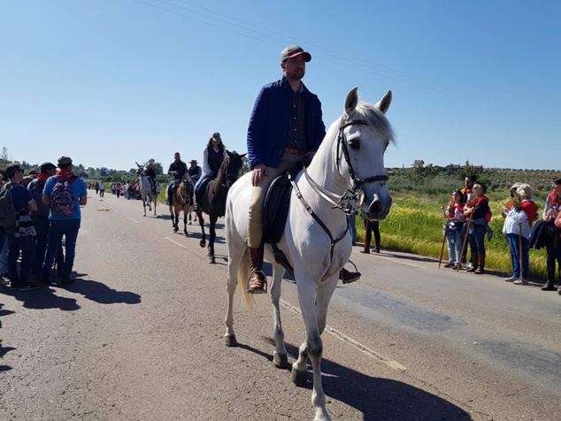 Este año la romería de San Marcos ha reunido a miles de personas en el camino a la ermita. 