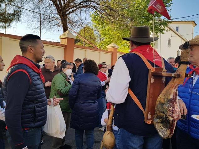 Este año la romería de San Marcos ha reunido a miles de personas en el camino a la ermita. 