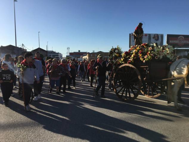 Este año la romería de San Marcos ha reunido a miles de personas en el camino a la ermita. 