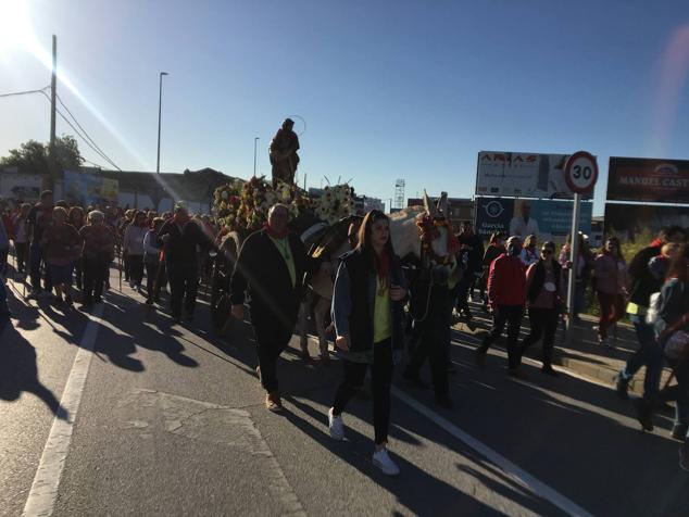 Este año la romería de San Marcos ha reunido a miles de personas en el camino a la ermita. 