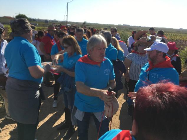 Este año la romería de San Marcos ha reunido a miles de personas en el camino a la ermita. 