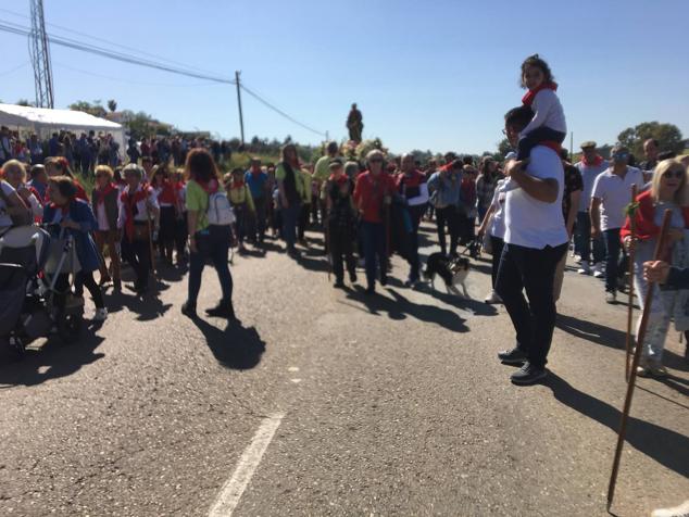 Este año la romería de San Marcos ha reunido a miles de personas en el camino a la ermita. 