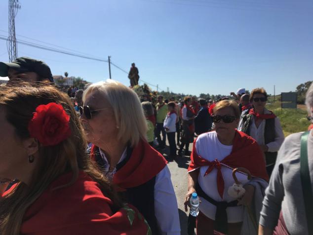 Este año la romería de San Marcos ha reunido a miles de personas en el camino a la ermita. 