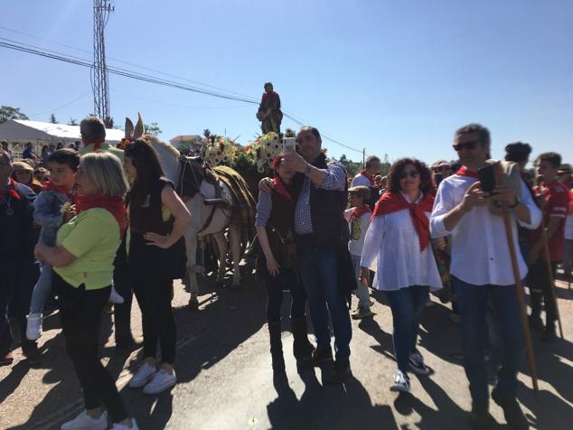 Este año la romería de San Marcos ha reunido a miles de personas en el camino a la ermita. 