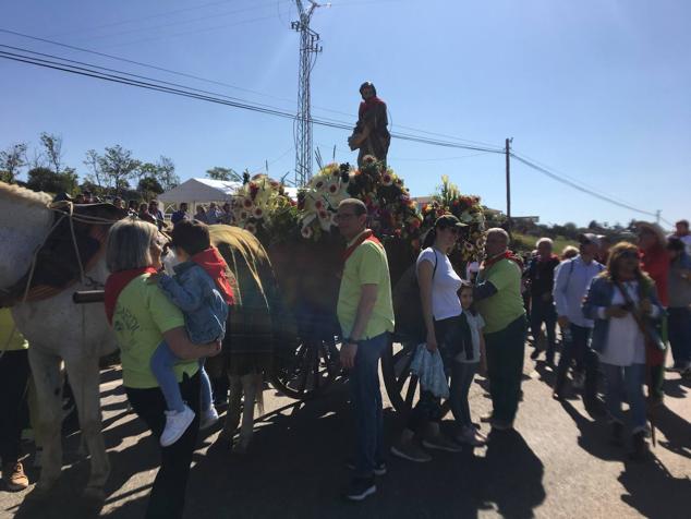 Este año la romería de San Marcos ha reunido a miles de personas en el camino a la ermita. 