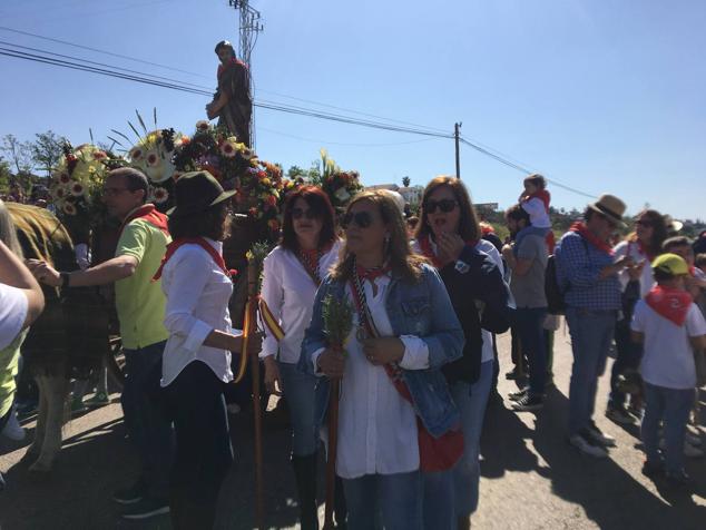 Este año la romería de San Marcos ha reunido a miles de personas en el camino a la ermita. 