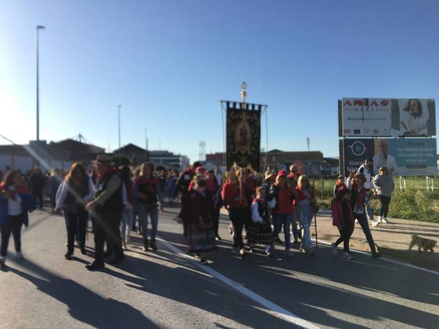 Este año la romería de San Marcos ha reunido a miles de personas en el camino a la ermita. 