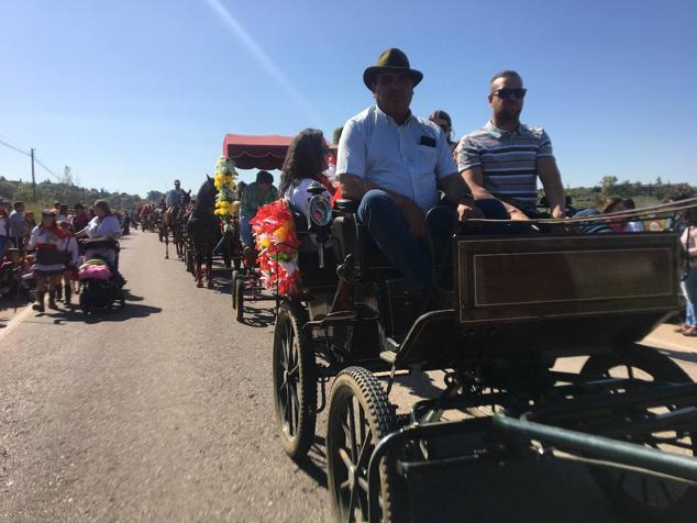 Este año la romería de San Marcos ha reunido a miles de personas en el camino a la ermita. 
