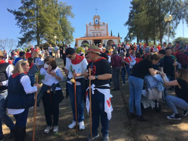 Este año la romería de San Marcos ha reunido a miles de personas en el camino a la ermita. 