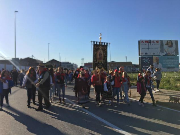 Este año la romería de San Marcos ha reunido a miles de personas en el camino a la ermita. 