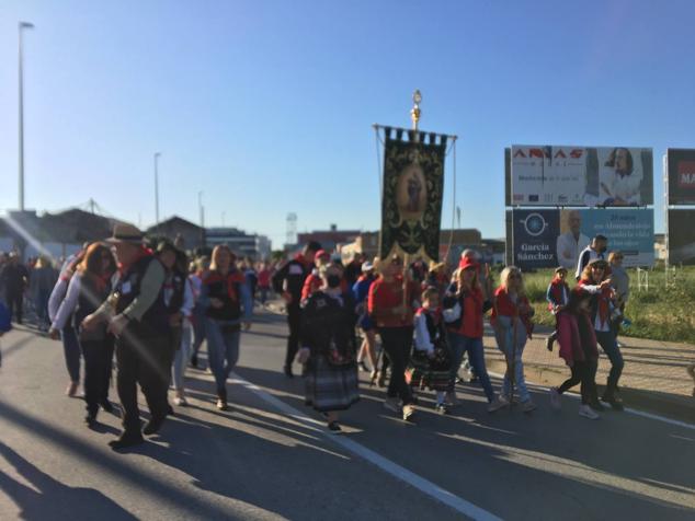Este año la romería de San Marcos ha reunido a miles de personas en el camino a la ermita. 