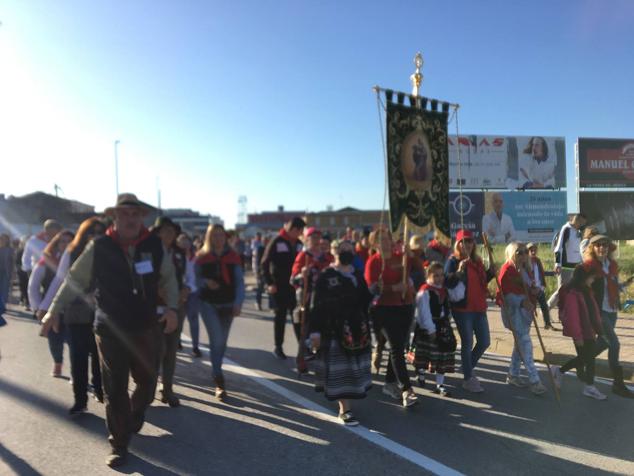 Este año la romería de San Marcos ha reunido a miles de personas en el camino a la ermita. 
