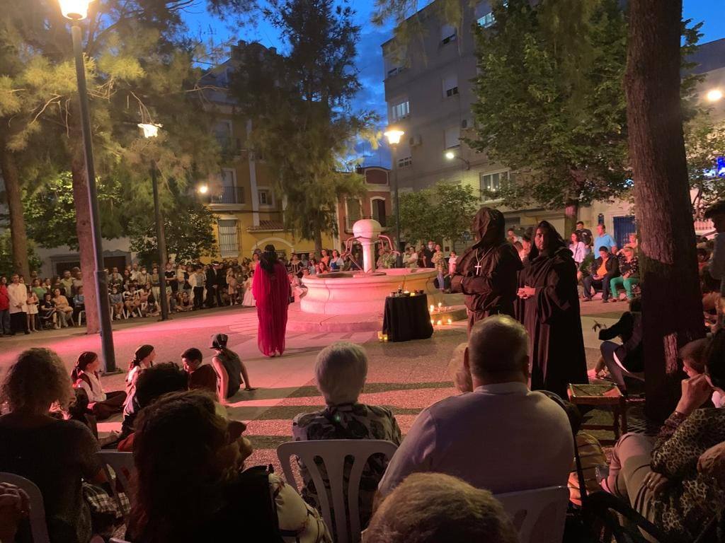 Socias de las amas de casa Nuestra Señora de la Piedad posan para la foto. 