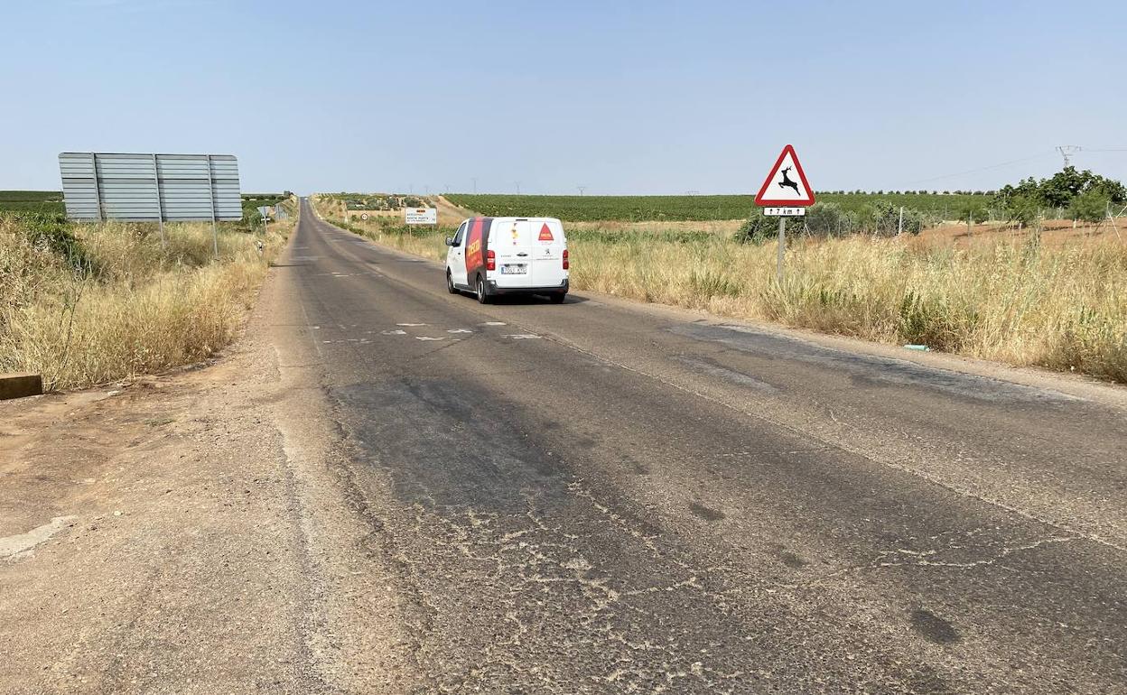 Estado actual de la carretera Ex-105 entre Almendralejo y Aceuchal. 