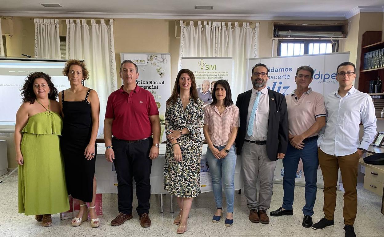 Representantes de las empresas, concejalas y director general de Agenda Digital. 