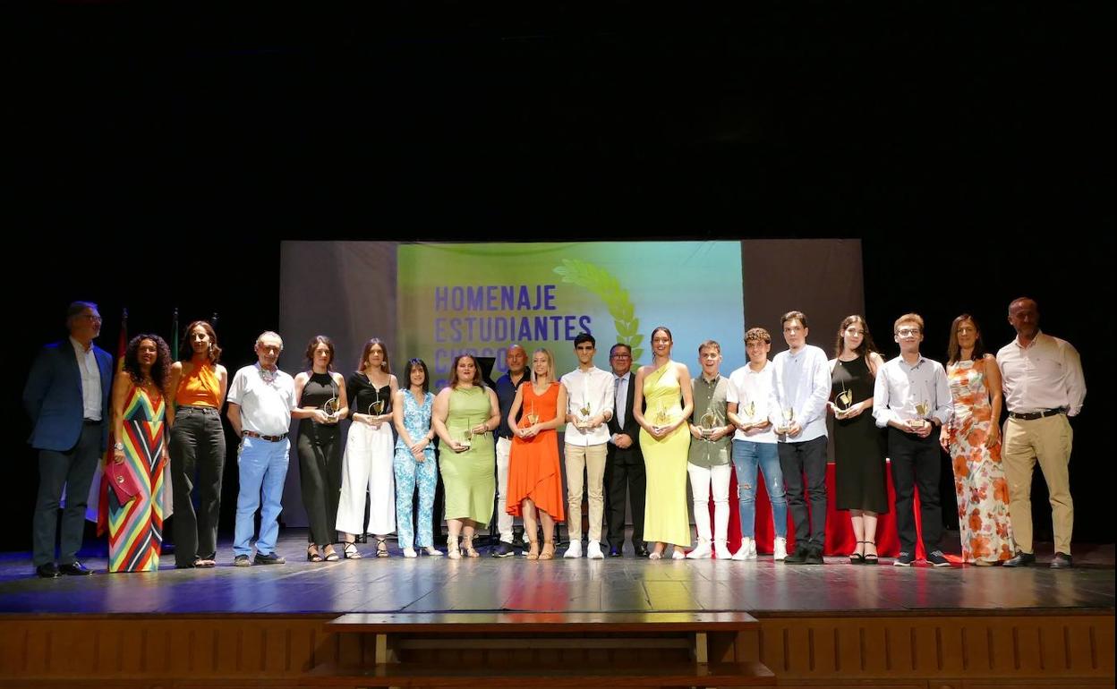 Los mejores estudiantes de institutos recibieron anoche un homenaje