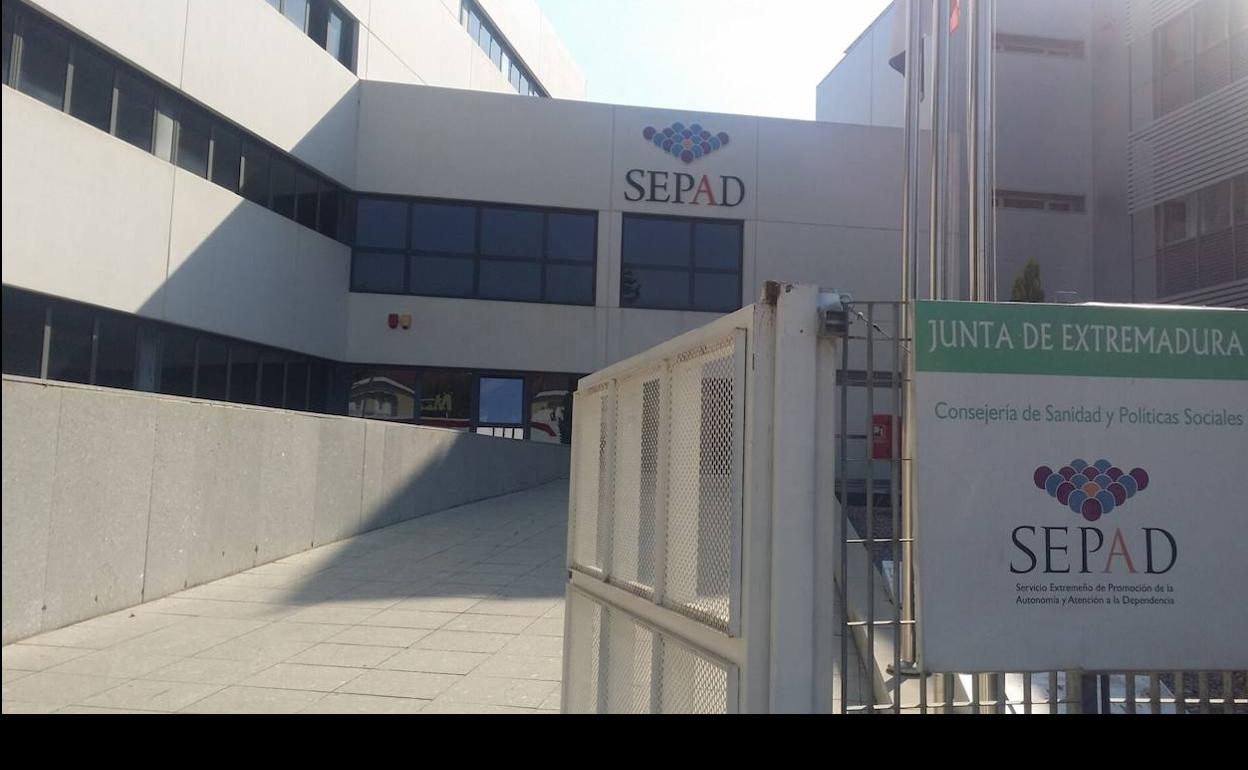 UGT critica la externalización de la atención a enfermos mentales graves en un pisos tutelados en Almendralejo