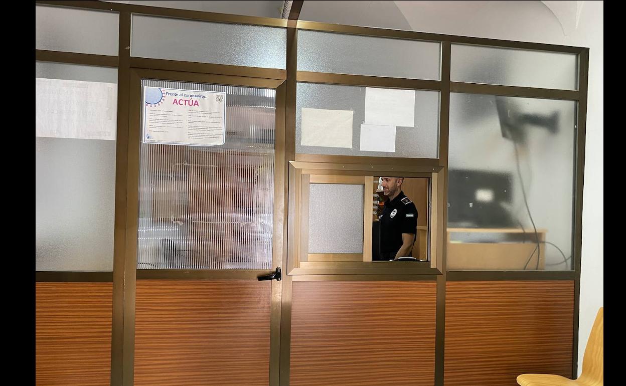 Mejorarán la zona de atención al público de la Jefatura de la Policía Local
