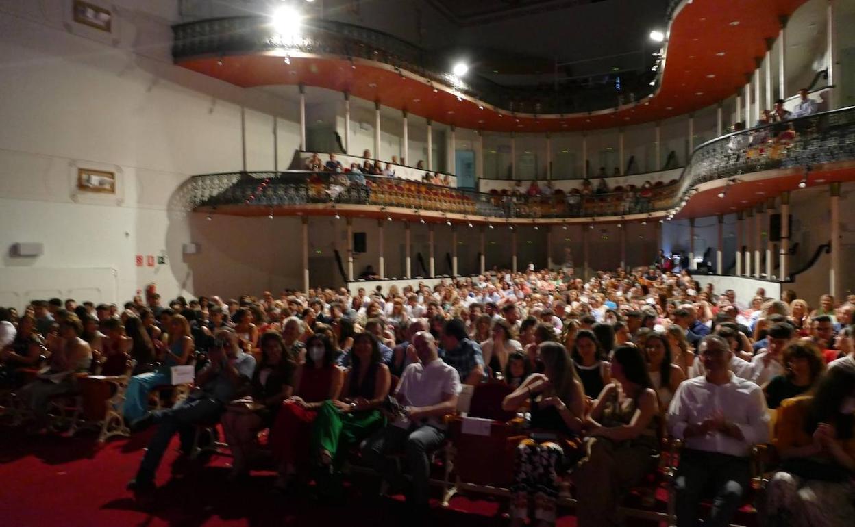 Las prácticas se harán con espectáculos reales en el teatro de Almendralejo. 