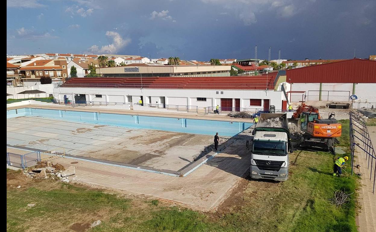 Ya han comenzado las obras de la nueva piscina de verano