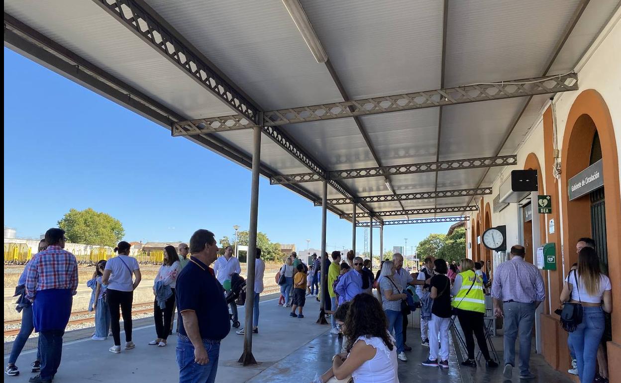 Renfe programa un dispositivo especial con 54 trenes hasta la Feria de Zafra