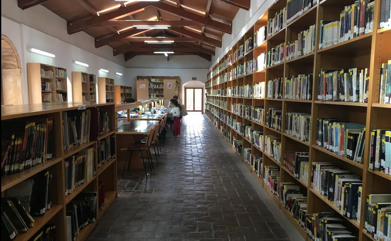 La biblioteca está ya en obras y reabrirá en unos meses. 