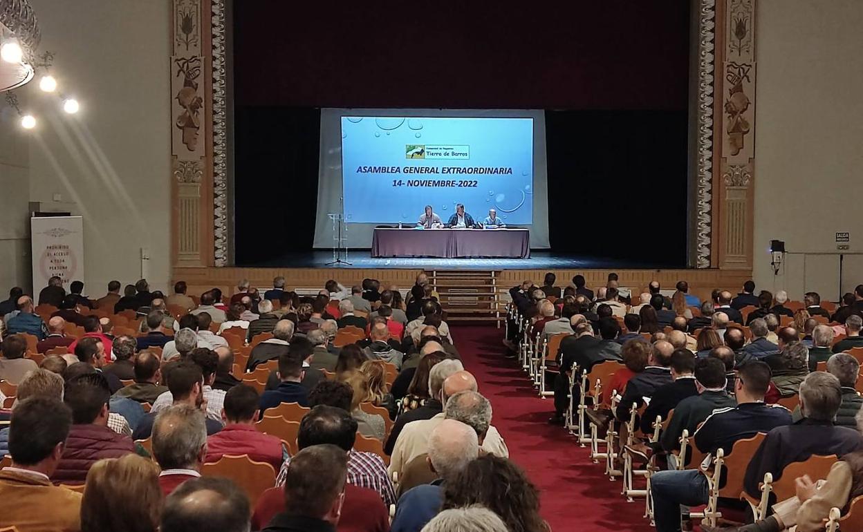 La asamblea de agricultores da el visto bueno a la financiación del proyecto de regadío