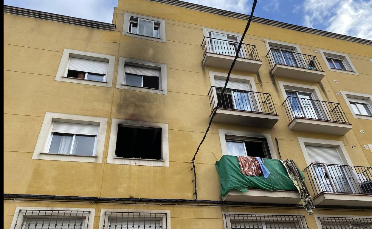 Un estudio analiza la situación en los pisos ocupados ilegalmente en la calle Mérida
