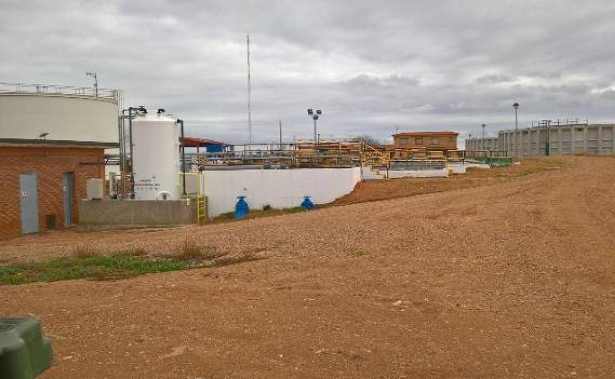 La Plataforma contra la contaminación repasa el estado del agua de la ciudad en una charla