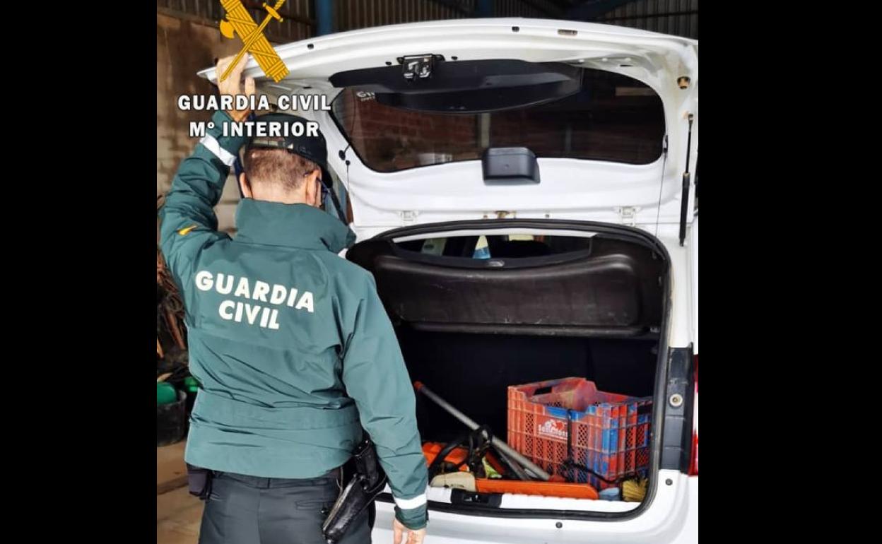 Dos hermanos detenidos por sustraer un coche en Aceuchal y robar en un bar de Almendralejo