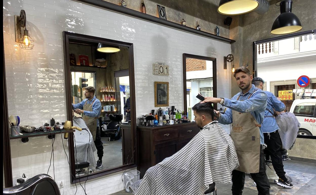 «Hoy en día muchos clientes te vienen ya con la foto del corte»
