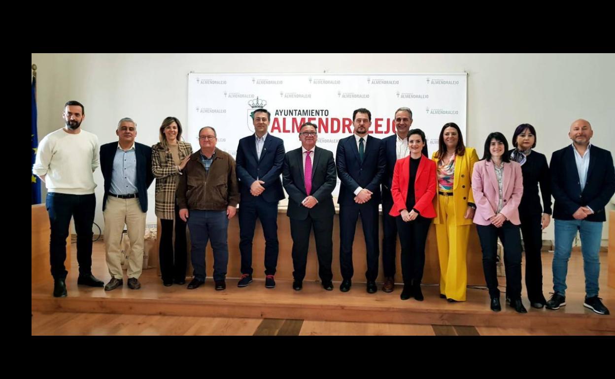 Almendralejo prepara un regalo para los vecinos de A Rúa en el 20º aniversario del hermanamiento