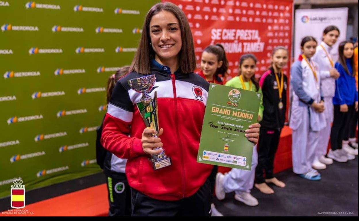 Paola García gana la Liga Nacional absoluta en kata femenina con sólo 16 años