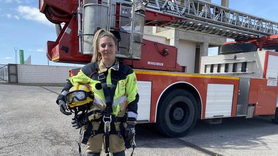 María Sánchez se convierte en la primera mujer bombera en el parque de Almendralejo