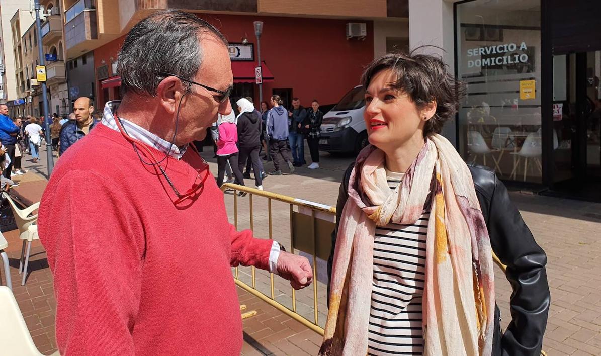 Raquel del Puerto junto a Manuel Álvarez, concejal de Educación.