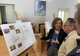 La arquitecta explica el proyecto del Ortega y Gasset al alcalde y al secretario general.