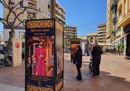 Carteles instalados en la calle Real.