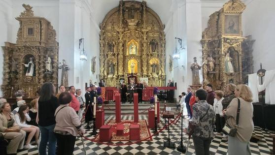 El Rezo de los Tres Credos reúne a cientos de fieles y visitantes