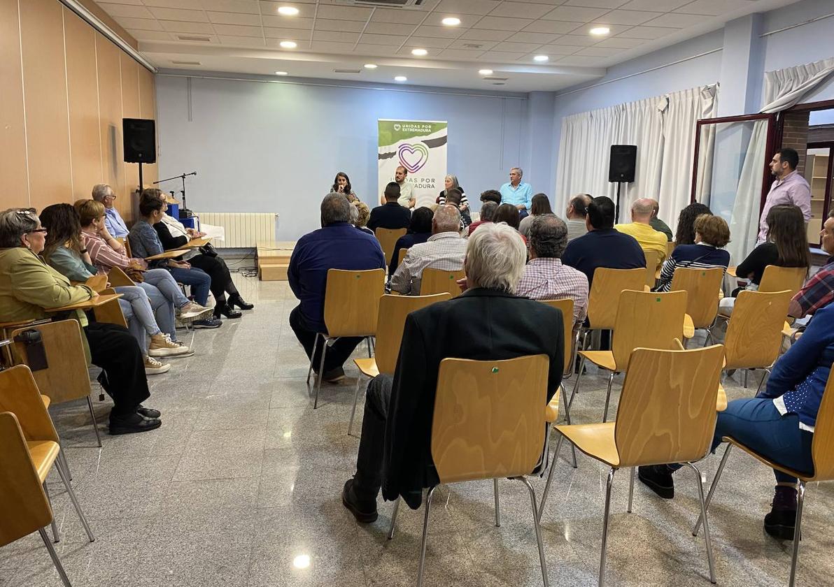 Afiliados de ambas formaciones acudieron a la presentación.