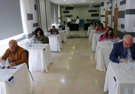Catadores profesionales participan como jurado en estos premios.