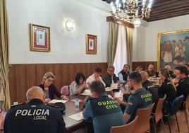 Representantes de los cuerpos de seguridad han estado en la junta.
