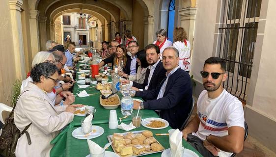 Una expedición de A Rúa visita Almendralejo con motivo de San Marcos
