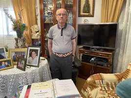 Luis Cordero Nisa atesora en su casa documentos y premios.