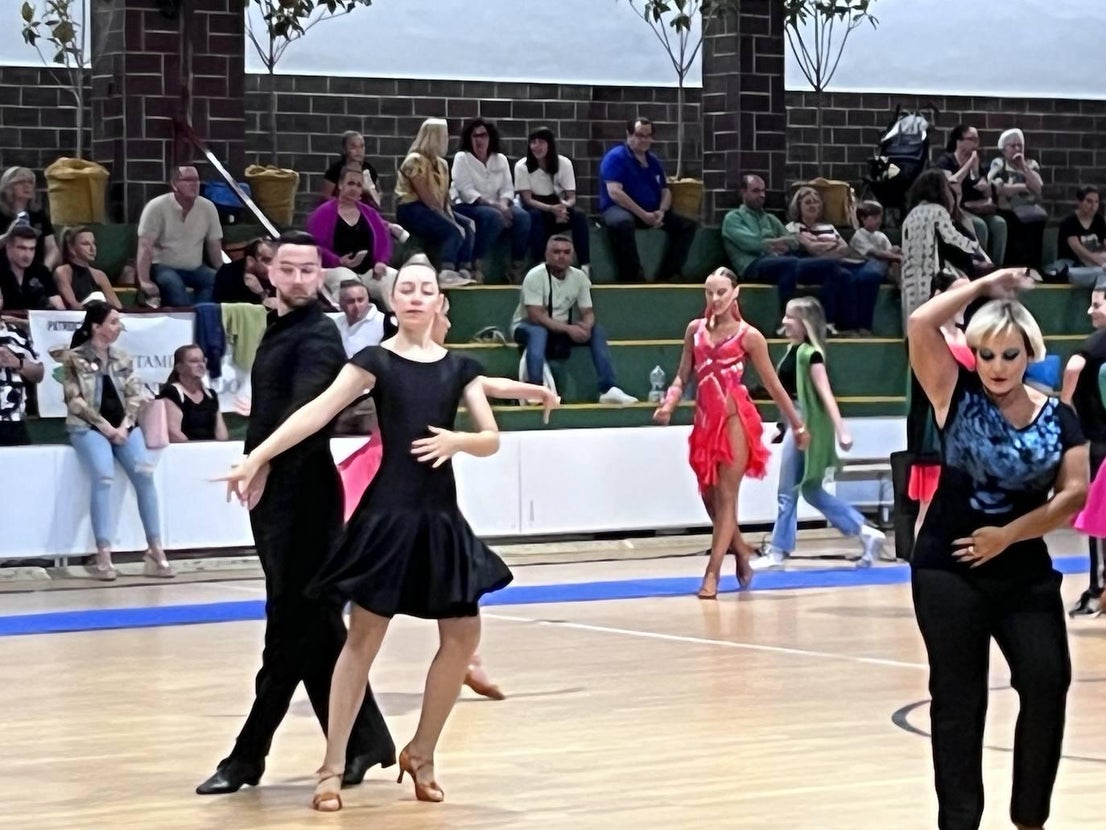 200 bailarines de toda España acuden a los trofeos de Almendralejo
